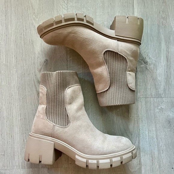 Women's Tan Chelsea Boots - Picture 1 of 7
